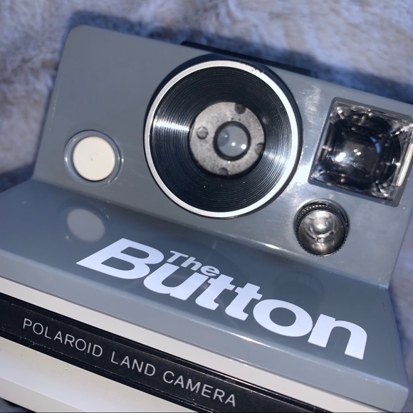 The Button Polaroid Land Camera - Picture 3 of 11